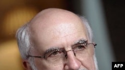 霍尔希博士认为接种疫苗能够保护孩子的健康