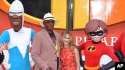 Samuel L. Jackson dan Holly Hunter dalam pemutaran perdana "Incredibles 2" di BFI Southbank Theatre, London, 8 Juli 2018.