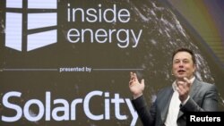 Elon Musk, Kepala SolarCity dan CEO Tesla Motors, berbicara di KTT Energi SolarCity di Manhattan, New York. (Foto: Dok)