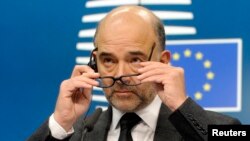 Komisaris Uni Eropa Pierre Moscovici memberikan keterangan pers di Brussels, Belgia (foto: dok).