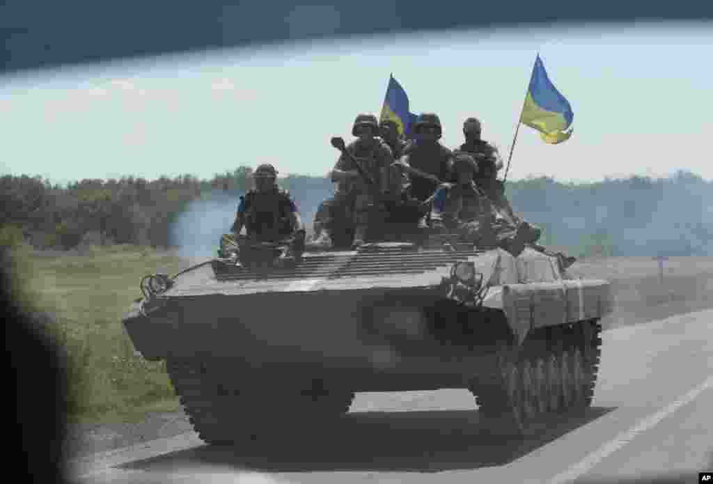 Ukrainian troops on the move near the village of Debaltseve, Donetsk region, eastern Ukraine, July 31, 2014.