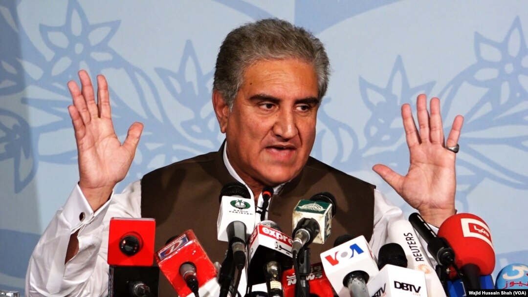 Menteri Luar Negeri Pakistan Shah Mehmood Qureshi berbicara di konferensi pers di Islamabad, 24 Agustus 2018.