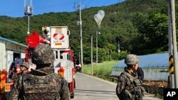 Koreas Tensions Balloons