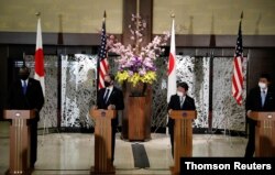 미국과 일본의 외교, 국방장관들이 16일 일본 도쿄에서 미·일 안보협의위원회(2+2) 회담이 끝난 뒤 기자회견을 하고 있다.