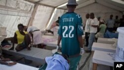 Volunteers carry patients with symptoms of cholera at the St Catherine hospital in Port-au-Prince (File)