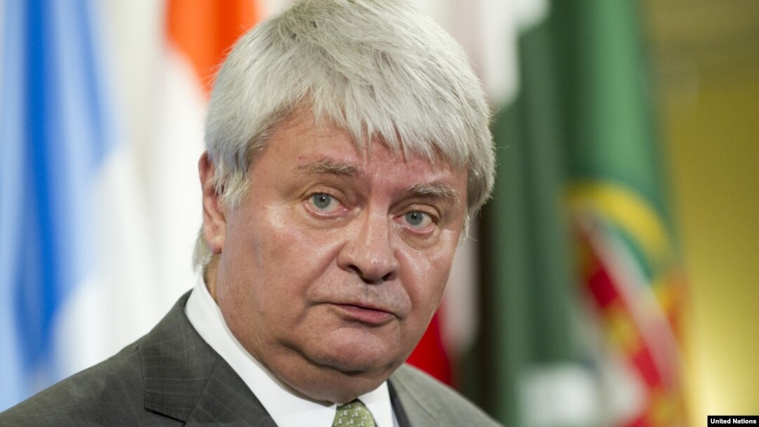 Kepala penjaga perdamaian PBB Herve Ladsous memberikan keterangan kepada media mengenai kondisi terakhir di Aleppo, Suriah (2/8). 