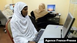 Gangguan internet dan telpon seluler di Burkina Faso sejak Sabtu (20/11) dan berlanjut hingga Senin (22/11) menyebabkan putusnya jalur komunikasi. (Foto: AFP)