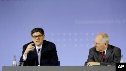 German Finance Minister Wolfgang Schaeuble, right, and U.S. Treasury Secretary Jack Lew attend a news conference after a meeting at the Finance Ministry in Berlin, Jan. 8, 2014.