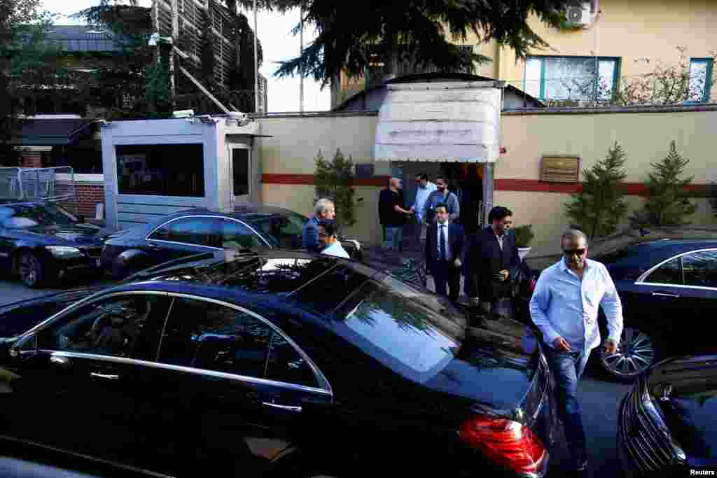 مقامات رسمی کنسولگری عربستان روز یکشنبه از خبرنگاران دعوت کردند از داخل ساختمان دیدن کنند تا مطمئن شوند روزنامه نگار ناپدیدشده عربستانی در آنجا نیست. نیویورک تایمز به نقل از برخی منابع ترکیه از احتمال قتل و بعد انتقال بدن تکه تکه شده جمال خاشقچی خبر دادند.