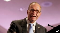 Larry Kudlow reemplazará a Gary Cohn, un exejecutivo de Goldman Sachs que dejará el cargo debido a una disputa con la decisión de Trump de imponer aranceles a las importaciones de acero y aluminio.