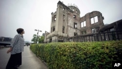 Algunos sobrevivientes de la bomba de Hiroshima esperan que Obama oficialmente reconozca la devastadora pérdida y el sufrimiento causados por Estados Unidos a fines de la II Guerra Mundial.