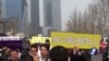 马航中国乘客家属北京街头抗议