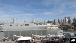 纽约号战舰驶进纽约港口受到热烈欢迎