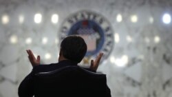Jefe del FBI acusa a los atacantes del Capitolio de terrorismo interno