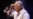 Jimmy Buffett se cae del escenario