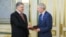 Президент Петро Порошенко і сенатор Роберт Портман