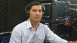 Mr. Pen Somony, director of Cambodian Volunteers for Society (CVS), joins a discussion on youth and workers' skills before Asean integration on VOA Khmer's Hello VOA radio call-in show, Thursday, February 05, 2015. (Lim Sothy/VOA Khmer)