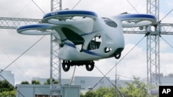 La máquina de la japonesa NEC Corp. con hélices durante un vuelo de prueba en las instalaciones de la compañía en Abiko, cerca de Tokio, el 5 de agosto de 2019.