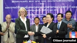 ທ່ານນາງ Sandra Nicoll ຜູ້ອຳນວຍການ ທະນາຄານພັດທະນາເອເຊຍ (ADB) ປະຈຳ ສປປ ລາວ ໃຫ້ການຊ່ວຍເຫຼືອ ລັດຖະບານລາວ ເພື່ອສົ່ງເສີມພັດທະນາ ດ້ານສາທາລະນະສຸກ.