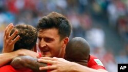 Dan wasa Harry Maguire, (tsakiya)