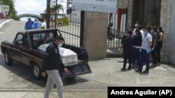 Family of coronavirus victim in arrives at the cemetery in Guayaquil, Ecuador, Wednesday, April 1, 2020. (AP Photo/Andrea Aguilar)