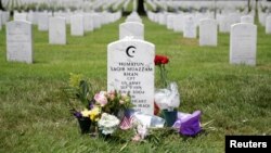 Tentara Muslim AS, Humayun Khan, putra dari Khizr dan Ghazala Khan dimakamkan di taman makam pahlawan Arlington National Cemetery di luar kota Washington DC (foto: dok). 