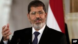 Presiden Mesir Mohammed Morsi mengutuk serangan udara Israel terhadap Suriah hari Minggu 5/5 (foto: dok). 