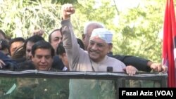 آصف علي زرداري د کال ۲۰۱۵م د جون په میاشت کې وروستو له هغې د ملک نه بهرتلی ؤ .