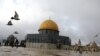 Jendela Masjid Al-Aqsa yang Rusak karena Kekerasan Masih Diperbaiki