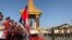 នៅ​ថ្ងៃទី​១៥ ខែ​តុលា ឆ្នាំ​២០១៩ ក្រុម​មន្ត្រី​យោធា​ផ្តល់​ការគោរព​ដល់​អតីត​ព្រះមហាក្សត្រ​ព្រះបាទ នរោត្តម សីហនុ ក្នុង​ខួប​គម្រប់​ប្រាំពីរ​ឆ្នាំ​នៃ​ការ​សោយ​ទិវង្គត​របស់​ព្រះអង្គ ក្នុង​រាជធានី​ភ្នំពេញ។ (ហ៊ុល រស្មី/VOA)