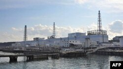 Các chuyên viên kỹ thuật của Công ty Điện lực Tokyo cũng đang xả 11.500 tấn nước nhiễm xạ vào đại dương
