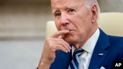រូបឯកសារ៖ ប្រធានាធិបតីសហរដ្ឋ​អាមេរិក​លោក Joe Biden ស្ថិតនៅ​សេតវិមាន កាល​ពី​ថ្ងៃទី ១៣ ខែវិច្ឆិកា ឆ្នាំ២០២៣។ (AP Photo/Andrew Harnik)