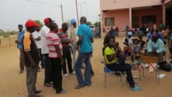 'Kazibuyele eZimbabwe Iziphepheli Ezihlala eDukwi Camp Kwele Botswana'