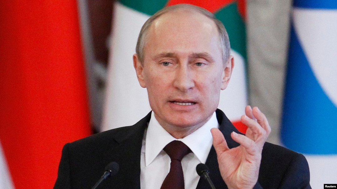 Presiden Rusia Vladimir Putin menegaskan bahwa negaranya tidak akan menyerahkan Edward Snowden dalam konferensi pers di Kremlin (1/7). 