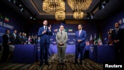 Cîgirê Serokê Amerîkayê JD Diaxive dema ku Serokwezîrê Pakistanê Şehbaz Şerîf Serokwezîrê Qeterê Şêx Mohammed bin Abdulrahman bin Jassim Al-Thani di amadebûn, Swîsra, 21-06-2026