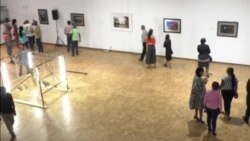 Zimbabwe Exhibition Captures Moments Leading to Resignation of Long-Serving President