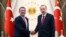 El presidente turco, Recep Tayyip Erdogan (derecha) y el secretario de Defensa estadounidense, Ash Carter, se reunieron en Ankara, Turquía, el viernes, 21 de octubre, de 2016.