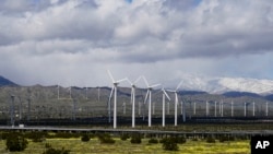 Turbin angin di dekat Palm Springs, California, AS, 22 Maret 2023. (Foto: AP)