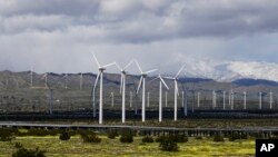 Ветерот и сончевата енергија ќе бидат два основни ресурса за зголемувањето на чистата енергија во САД, велат експертите