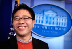 탈북자 지성호 씨가 지난 2018년 1월 백악관 브리핑룸에서 언론과 인터뷰하고 있다. 지 씨는 전날 도널드 트럼프 대통령의 국정연설에 참석했다.