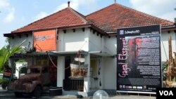 Sejumlah napi di LP Wirogunan Yogyakarta menggelar pameran di Galeri WirogunArt, Yogyakarta dari tanggal 5 hingga 25 Juli 2013 (VOA/Munarsih)