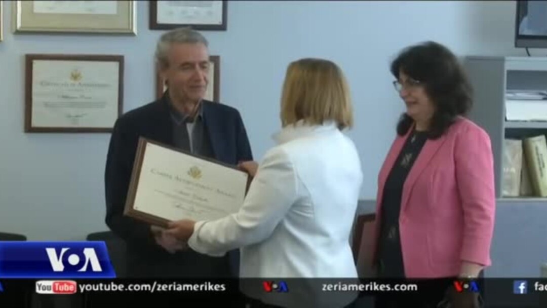 Astrit Lulushi i Zërit të Amerikës del në pension