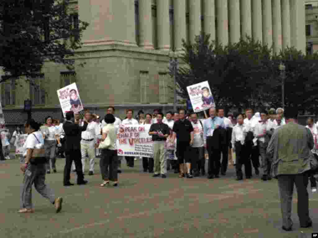 백악관 앞을 행진하는 KCC