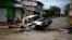 Un auto incendiado es usado como barricada durante protestas contra el gobierno en Masaya, Nicaragua. Expertos internacionales han llegado al país para investigar la violencia en el país desde que el 18 de abril se iniciaron las protestas contra el gobierno de Daniel Ortega que han cobrado 170 vidas.