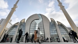 Almanya'nın Köln şehrindeki Merkez Camii.