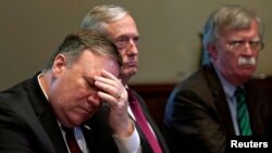 Dari kiri: Menlu AS Mike Pompeo, Menhan James Mattis dan Penasihat Keamanan Nasional John Bolton dalam pertemuan di Gedung Putih (foto: dok). 