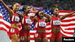 Tianna Madison, Allison Felix, Barbara Knight y Carmelita Jeter batieron un récord olímpico en la carrera de relevos 4X100 en 40 segundos y 82 centésimas.