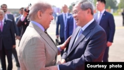 Pakistani Prime Minister Shehbaz Sharif greets Chinese Premier Li Qiang at the Noor Khan military airbase near Islamabad on Oct 14, 2024. (Courtesy: Prime Minister Sharif's office)