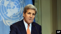 រដ្ឋ​មន្ត្រី​ការ​បរទេស​អាមេរិក លោក John Kerry ថ្លែង​ក្នុង​សន្និសីទ​កាសែត​មួយ​បន្ទាប់​ពី​កិច្ចប្រជុំ​មួយ​នៅ​ក្នុង​ក្រុង​វីយែន (Vienna) ប្រទេស​អូទ្រីស (Austria) កាលពី​ថ្ងៃទី៣០ ខែតុលា ឆ្នាំ២០១៥។