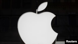 Logo de Apple en una tienda de Zurich, Suiza. 3-1-19. REUTERS/Arnd Wiegmann.